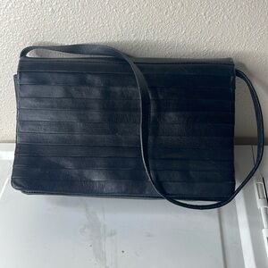 Well love Armani Exchange whole leather hand bag